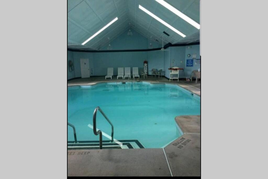 *Amenity-Filled Waterfront Oasis @Saw Creek Estates Near Waterfalls And Hiking* East Stroudsburg Luaran gambar
