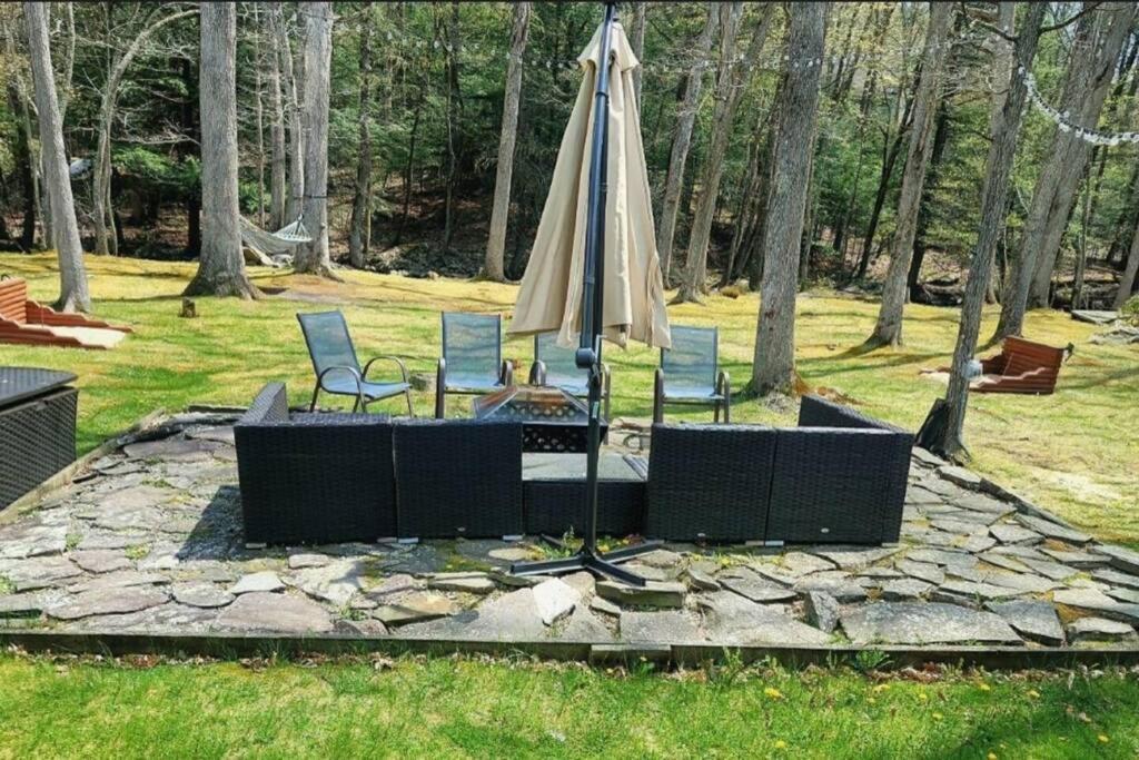 *Amenity-Filled Waterfront Oasis @Saw Creek Estates Near Waterfalls And Hiking* East Stroudsburg Luaran gambar