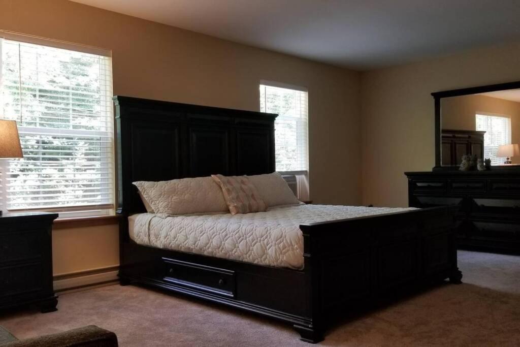 *Amenity-Filled Waterfront Oasis @Saw Creek Estates Near Waterfalls And Hiking* East Stroudsburg Luaran gambar