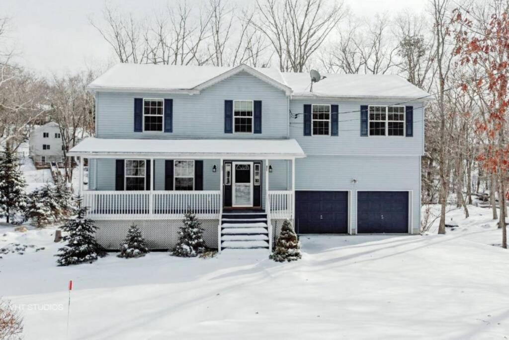 *Amenity-Filled Waterfront Oasis @Saw Creek Estates Near Waterfalls And Hiking* East Stroudsburg Luaran gambar