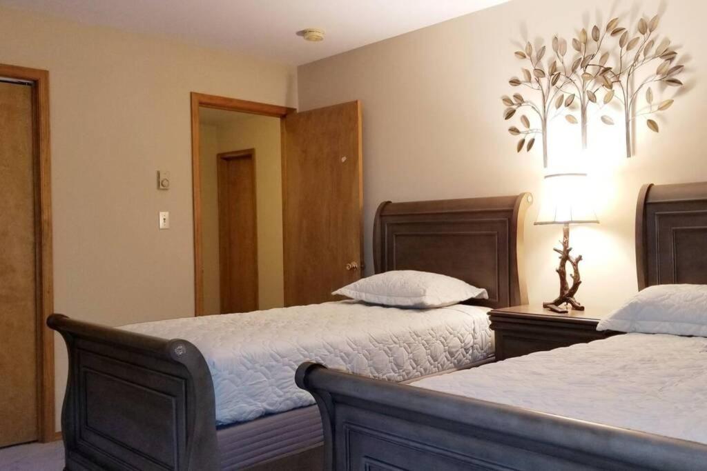 *Amenity-Filled Waterfront Oasis @Saw Creek Estates Near Waterfalls And Hiking* East Stroudsburg Luaran gambar
