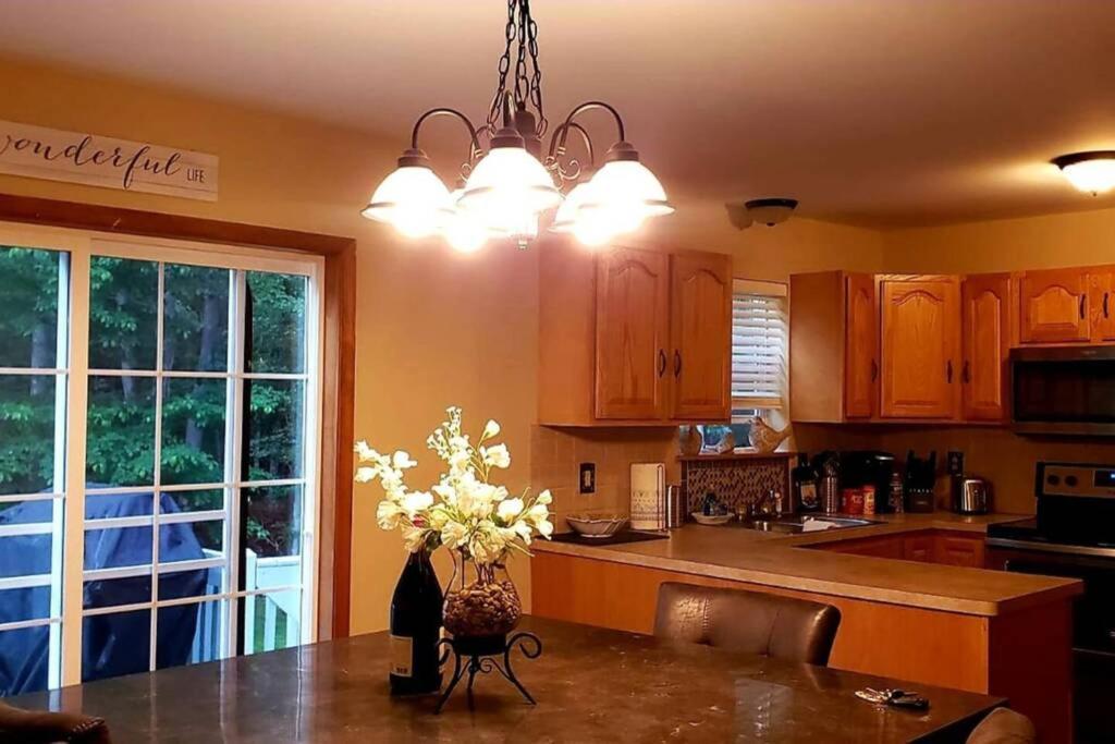 *Amenity-Filled Waterfront Oasis @Saw Creek Estates Near Waterfalls And Hiking* East Stroudsburg Luaran gambar