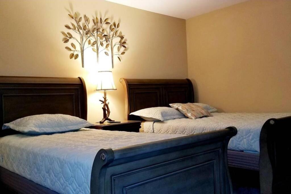 *Amenity-Filled Waterfront Oasis @Saw Creek Estates Near Waterfalls And Hiking* East Stroudsburg Luaran gambar